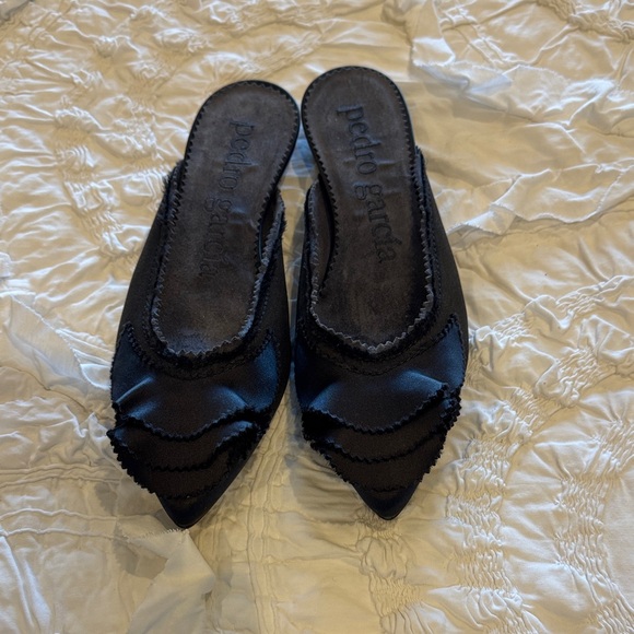 Beautiful Vintage Pedro Garcia Black Scalloped Flats NWT - Picture 4 of 5